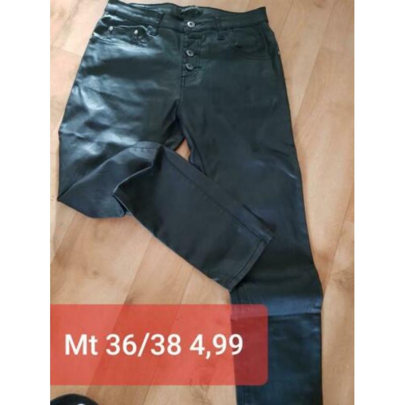 Broek met leerachtig glans mt 36/38 zgan