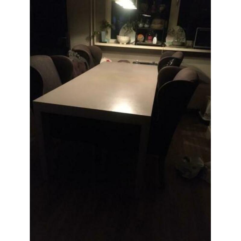 Grote zware houten tafel