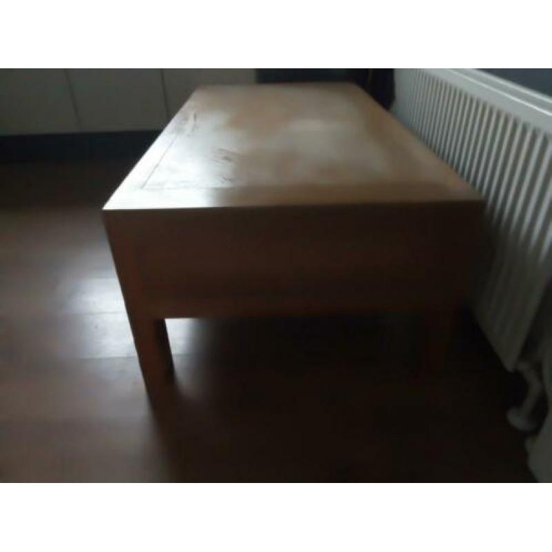 Zware salontafel massief essenhout met 4 lades