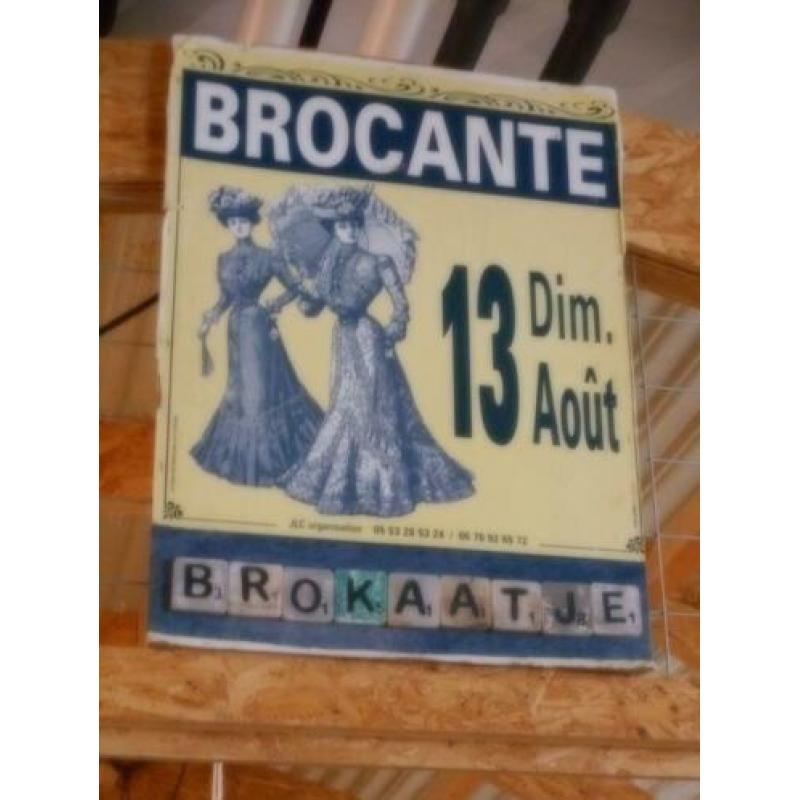 Brocante oude ijzeren kroepoekblikken