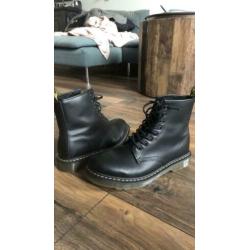 Dr Martens black smooth leer