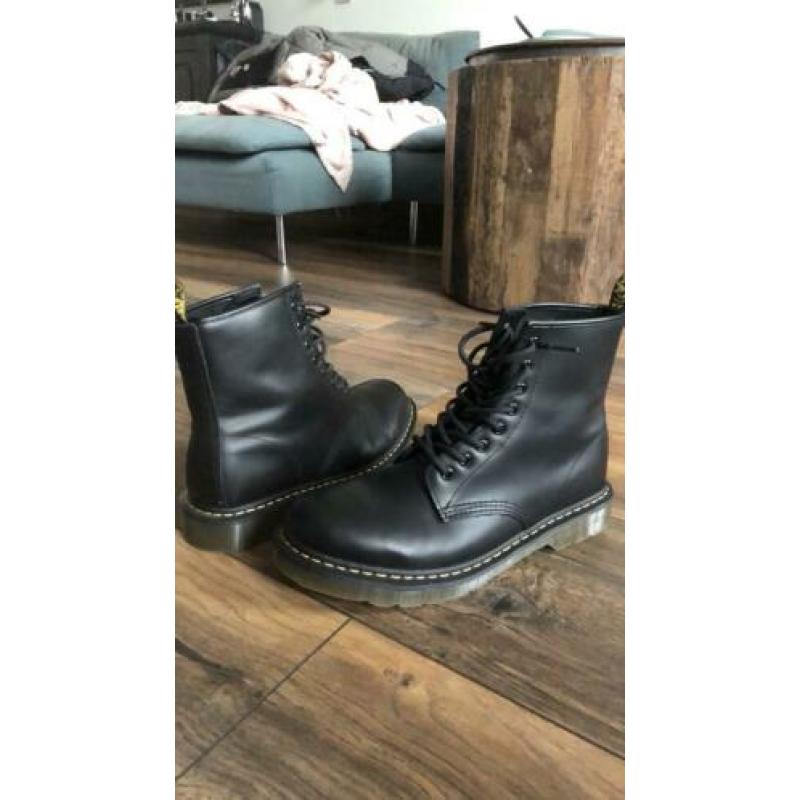 Dr Martens black smooth leer