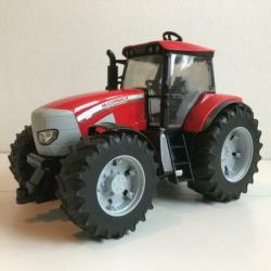 Bruder tractor Massey Ferguson en aanhanger met schotten