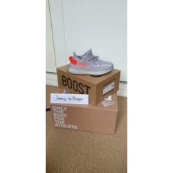 Adidas Yeezy Boost 350 V2 Tail Light us4.5 eu36?