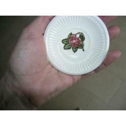 5 Wedgwood Moss Rose bonbon schoteltjes