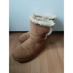 Uggs button mt 38