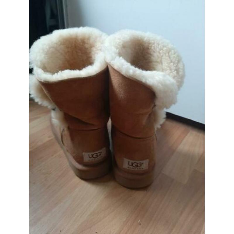 Uggs button mt 38