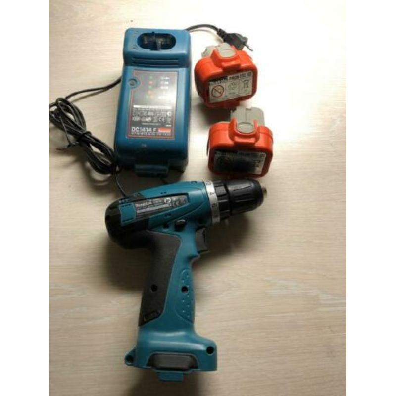 Makita 6261D schroef boormachine met accu’s en lader