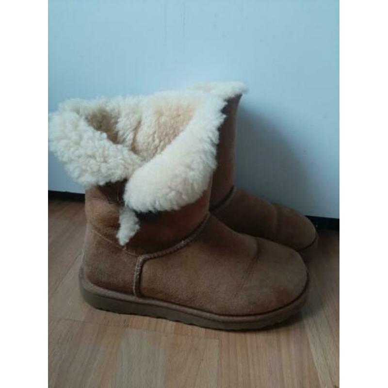 Uggs button mt 38