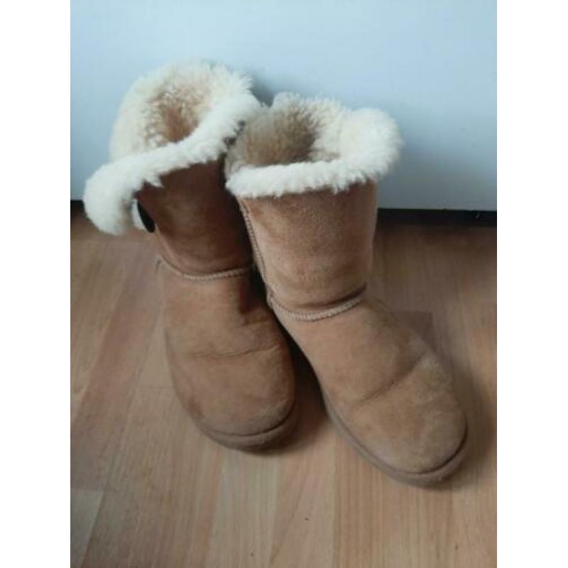 Uggs button mt 38