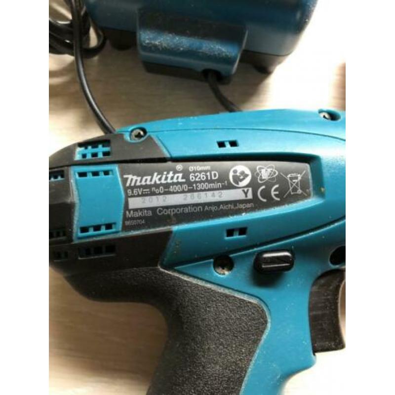 Makita 6261D schroef boormachine met accu’s en lader