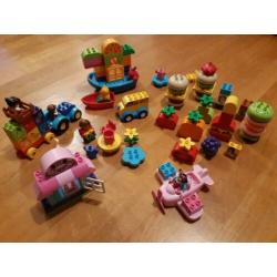 Veel duplo complete sets oa Minnie Mouse, eten, boot en auto