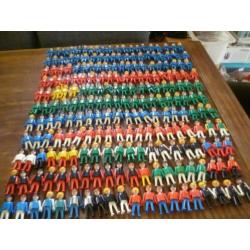 partij van 220 stuks oude vintage geobra poppetjes mannen