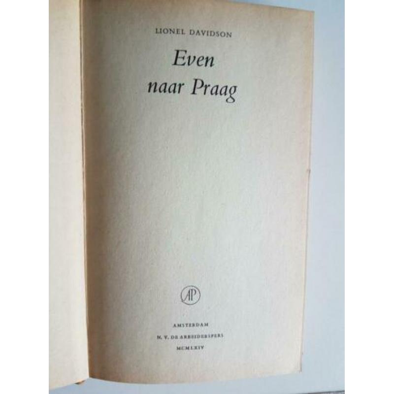 Lionel Davidson, Even naar Praag