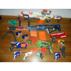 Allerlei NERF N-Strike pistolen met darts