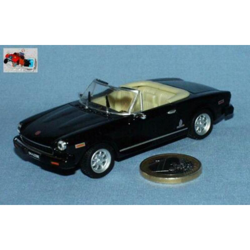 Schuco Youngtimers 1/43 : Fiat 124 Spider (Zwart)