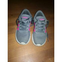 Te koop mooie adidas grijs roze maat 30