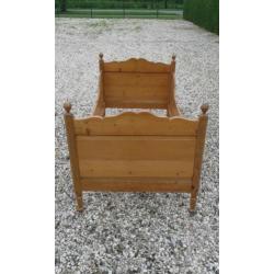 221, antiek grenen bed 90 x 180 te koop