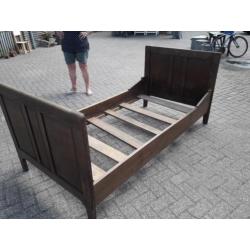 Brokant antiek eiken bed