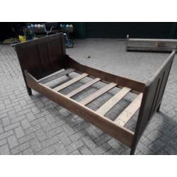 Brokant antiek eiken bed