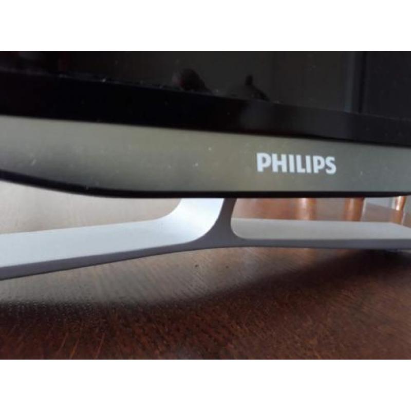 Philips flatscreen TV 63 cm met metalen voet