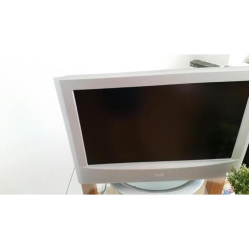 JVC LCD TV, kleur zilvergrijs, op standaard