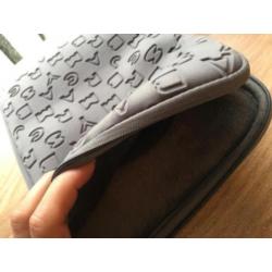 Marc by Marc Jacobs logo iPad hoes cover grijs neopreen