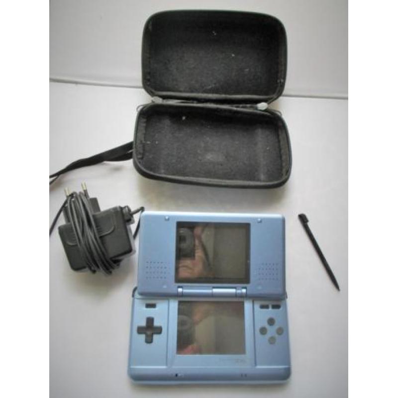 DS~Nintendo DS 2004~+ Adaptor + Hoesje~Spelcomputer~Blauw