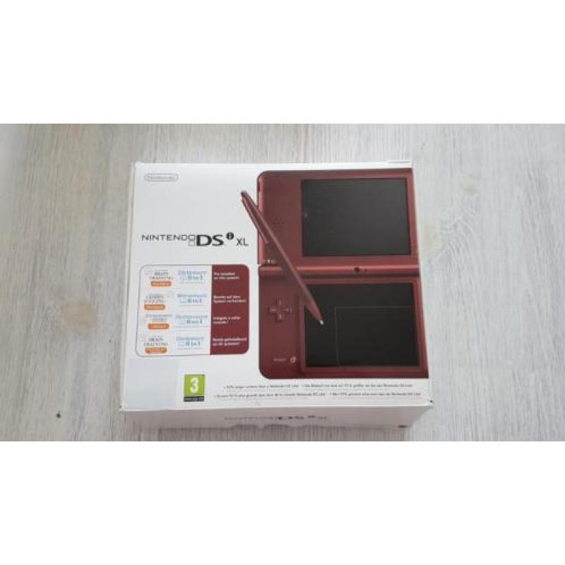 Nintendo DSi XL Rood