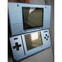 DS~Nintendo DS 2004~+ Adaptor + Hoesje~Spelcomputer~Blauw