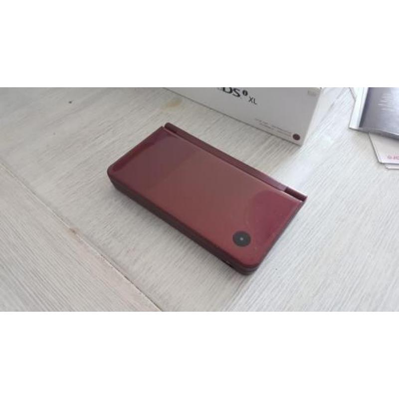 Nintendo DSi XL Rood