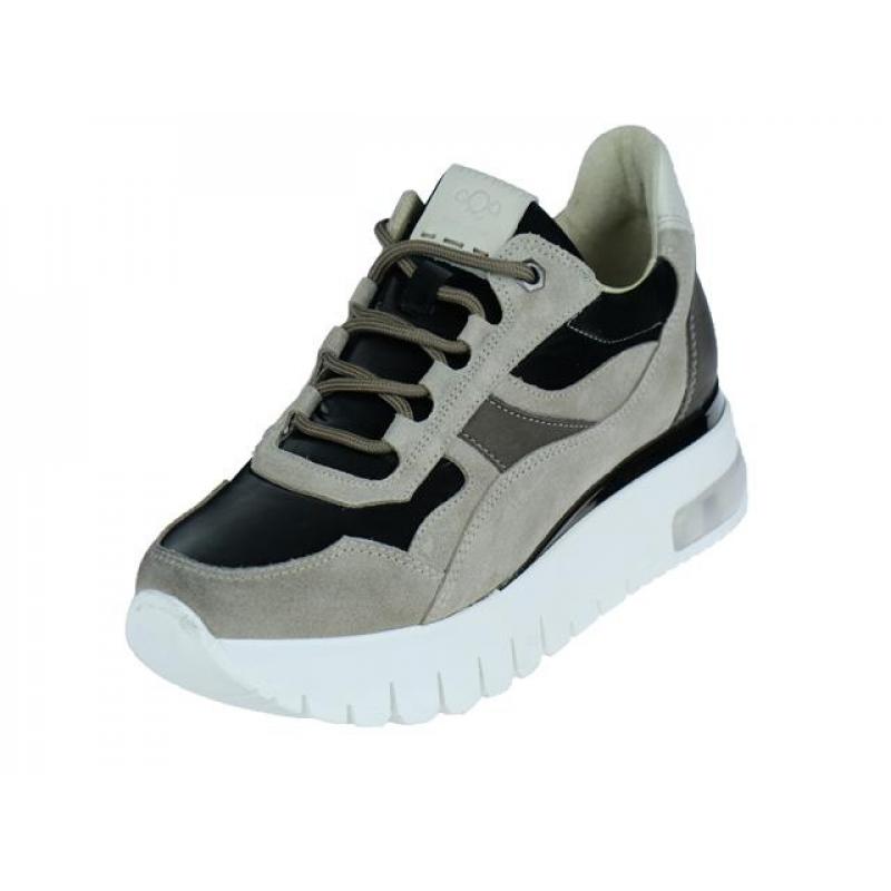 AQA Sneaker